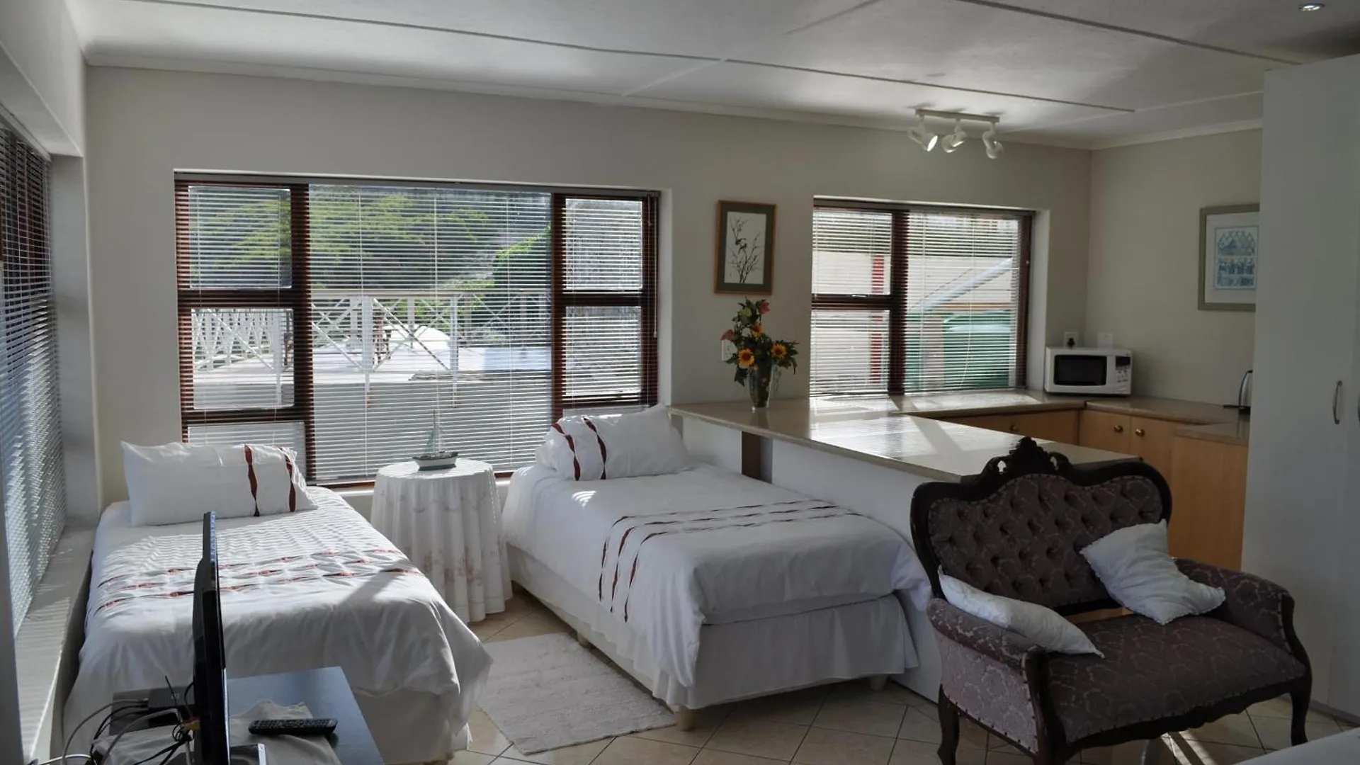 15 On Penguin Guesthouse Simon's Town
