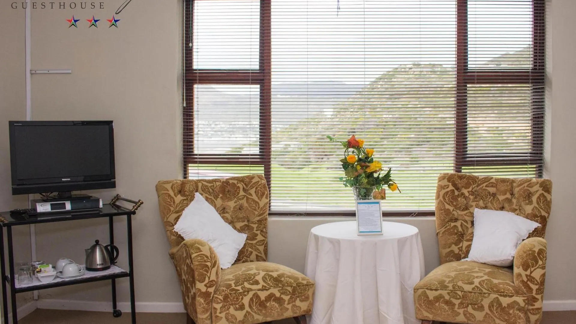 15 On Penguin Guesthouse Simon's Town Guest house