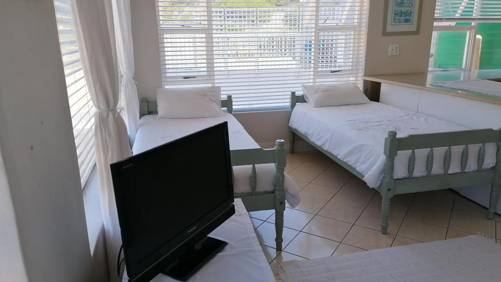 15 On Penguin Guesthouse Simon's Town 3*,